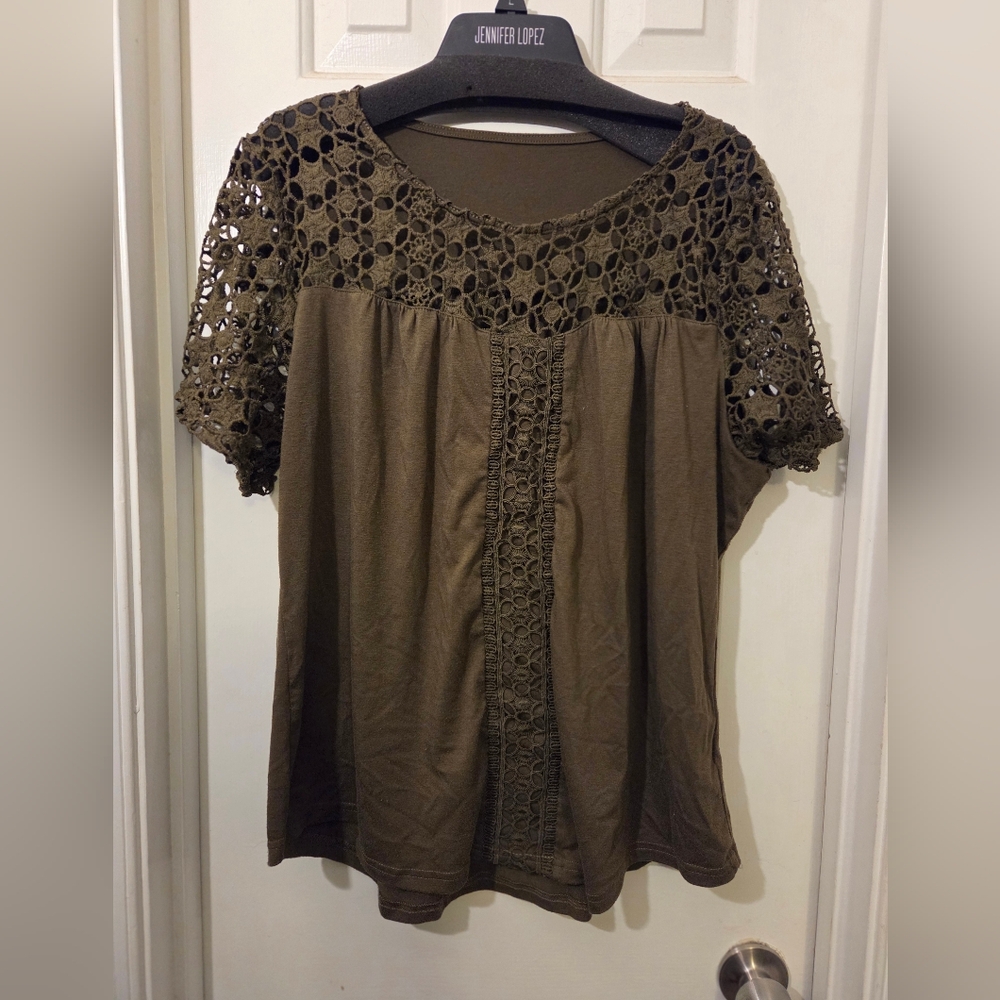 Women's Olive Green Crochet Short Sleeve Top.  Size 2XL. - Picture 2 of 10